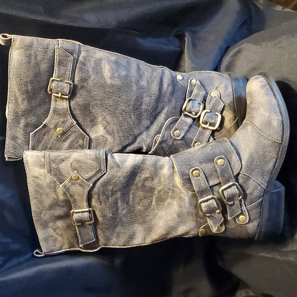💋 Two Lips Boots